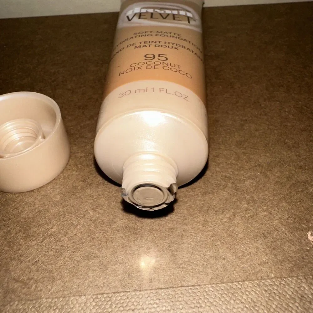 Maybelline Dream Velvet Soft-Matte Hydrating Foundation 95 Coconut Sealed